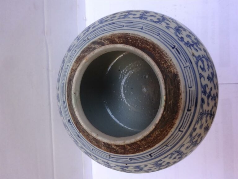 JARRE A GINGEMBRE OVOIDE EN PORCELAINE BLEU BLANC - Chine, Vers 1900, De style…