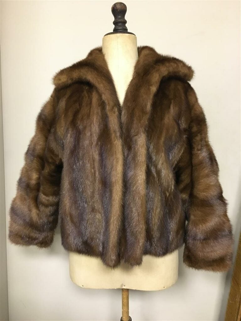 Veste vison marron, taches dans la doublure. - Vintage. - Taille 38. - Ajout du…