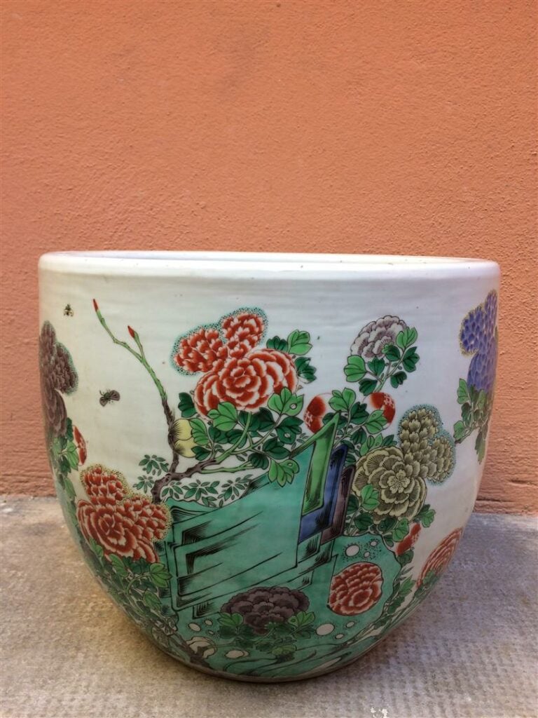 GRANDE VASQUE A POISSONS / AQUARIUM EN PORCELAINE - Chine, Epoque début du XXe…