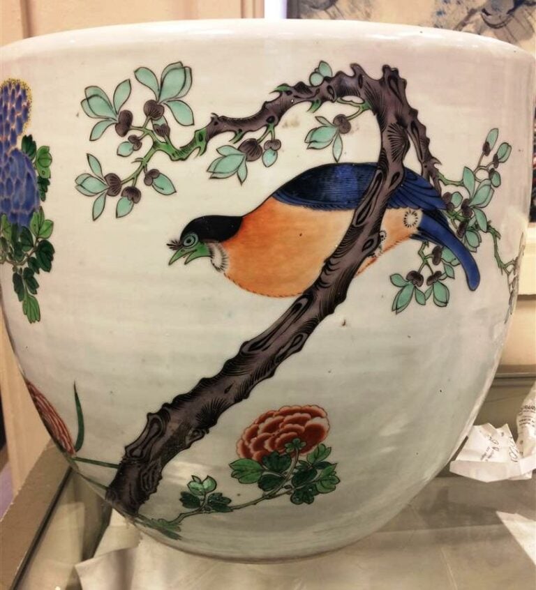 GRANDE VASQUE A POISSONS / AQUARIUM EN PORCELAINE - Chine, Epoque début du XXe…