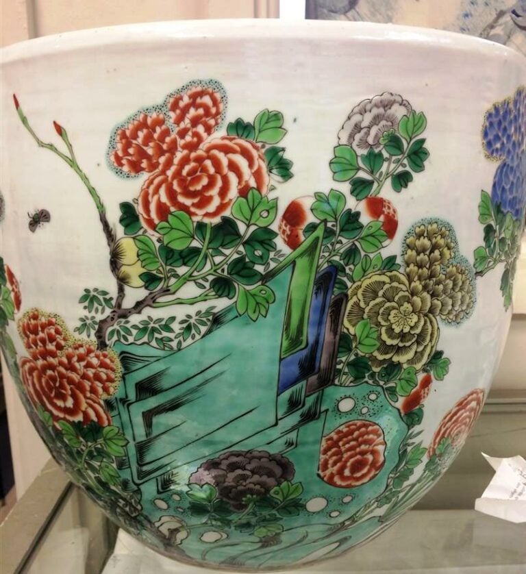 GRANDE VASQUE A POISSONS / AQUARIUM EN PORCELAINE - Chine, Epoque début du XXe…
