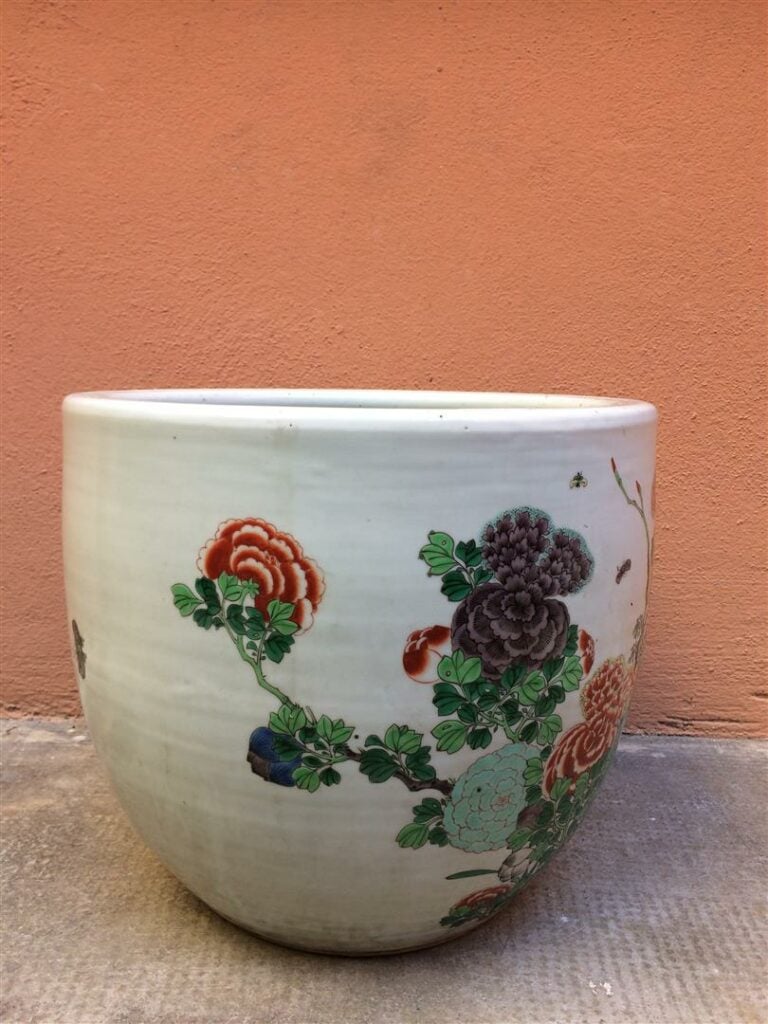 GRANDE VASQUE A POISSONS / AQUARIUM EN PORCELAINE - Chine, Epoque début du XXe…