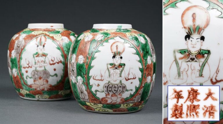 PAIRE DE JARRES EN PORCELAINE A DECOR EMAILLE POLYCHROME DANS LE STYLE DE LA "…
