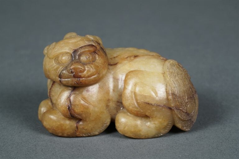 POIDS A ROULEAU EN JADE NEPHRITE SCULPE A L'EFFIGIE D'UN QILIN - Chine, Epoque…