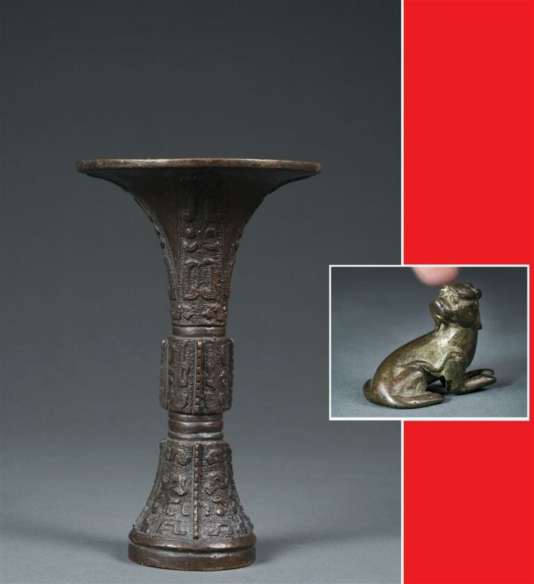 LOT DE DEUX (2) OBJETS EN BRONZE - Chine, De style Ming - Il comprend: - > 1 va…