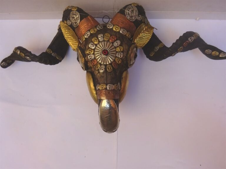 KAPALA - Tibet, Epoque XXe siècle - L: 26cm - l: 52 cm- P: 14 cm - - A KAPALA -…