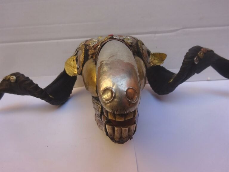 KAPALA - Tibet, Epoque XXe siècle - L: 26cm - l: 52 cm- P: 14 cm - - A KAPALA -…