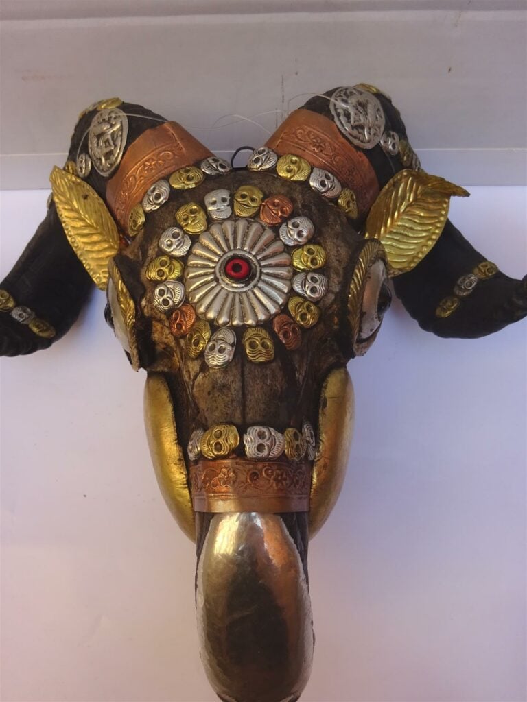 KAPALA - Tibet, Epoque XXe siècle - L: 26cm - l: 52 cm- P: 14 cm - - A KAPALA -…