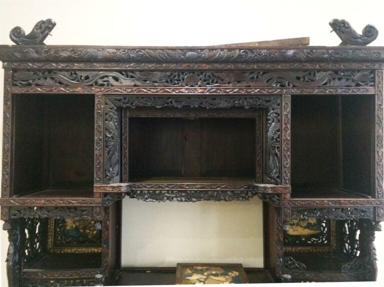 [X] CABINET DE PRESENTATION ORNE EN SHIBAYAMA, SHODANA - Japon, Période Meiji -…