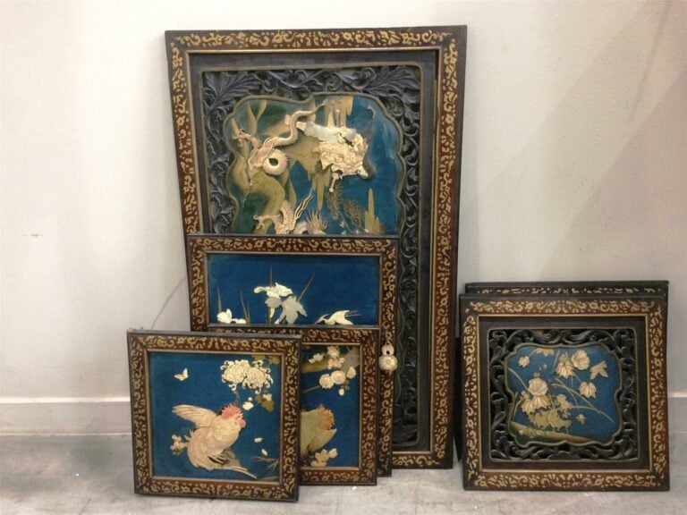 [X] CABINET DE PRESENTATION ORNE EN SHIBAYAMA, SHODANA - Japon, Période Meiji -…