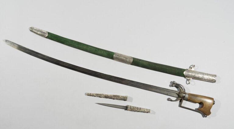 Nimcha - Maroc, XVIII - XIXe siècle - Longueur 105 cm - - Cette nimcha marocain…