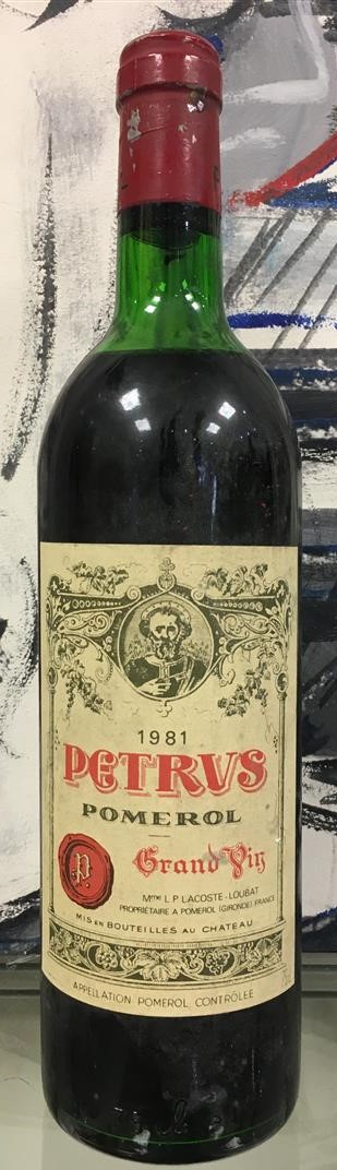 1 bouteille, CHATEAU PETRUS, Pomerol, 1981 (légèrement basse).