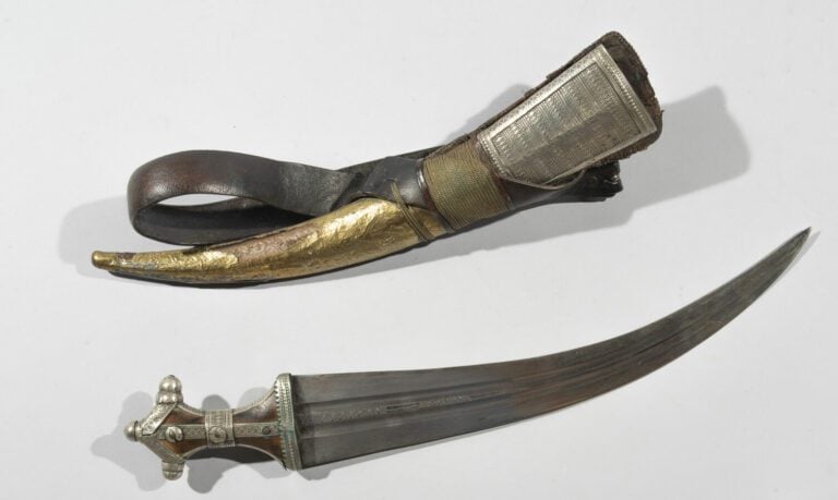 Jambiya - Acier, corne, métal cuir et bois - L54 cm total - Yemen vers 1900 - -…