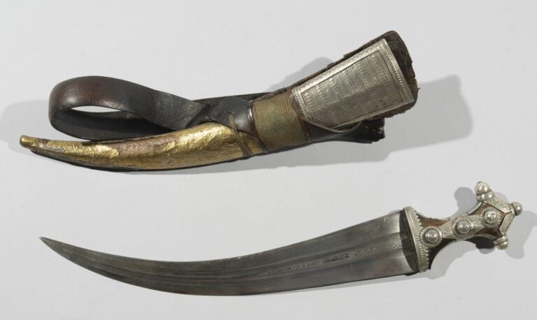 Jambiya - Acier, corne, métal cuir et bois - L54 cm total - Yemen vers 1900 - -…