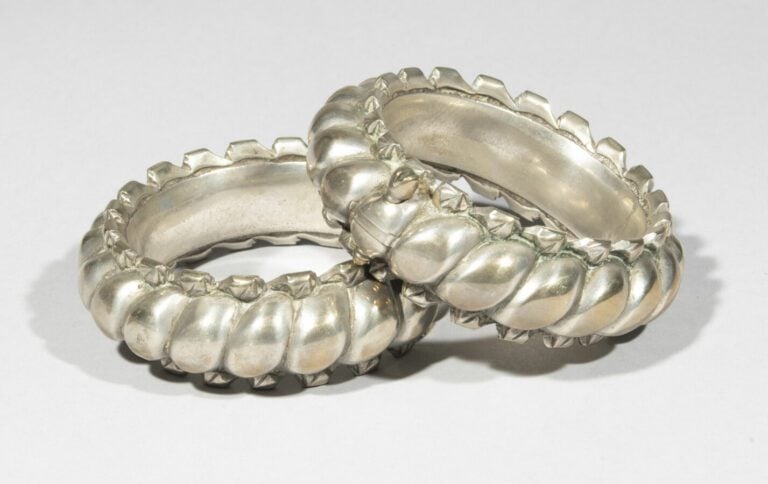 Paire de bracelets torsadés - Argent bas-titre - Maghreb, probablement Maroc ou…