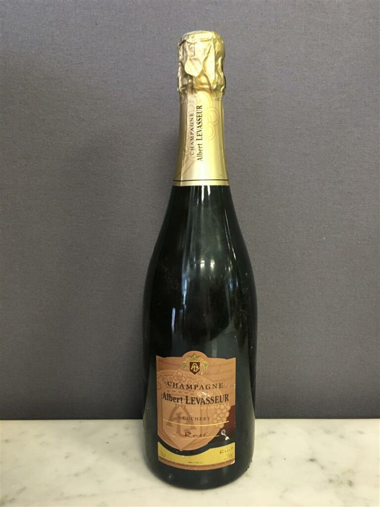 1 bouteille, ALBERT LEVASSEUR, Champagne brut rosé.