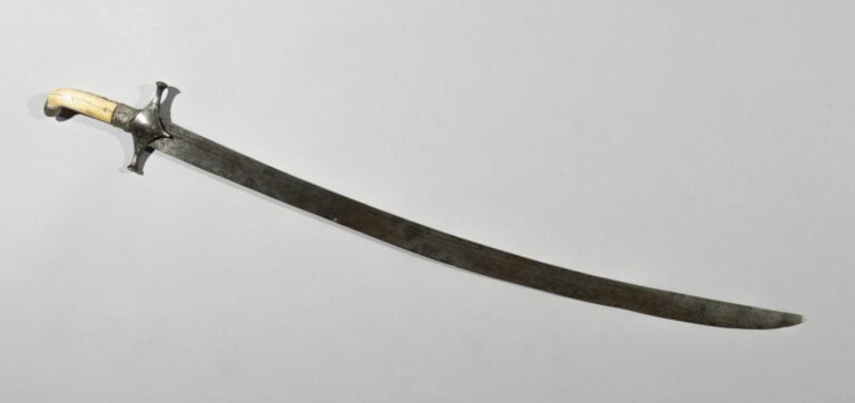 Epéé moyen Orientale Saif - Probablement Oman, XIXe siècle - Longueur 92 cm - -…