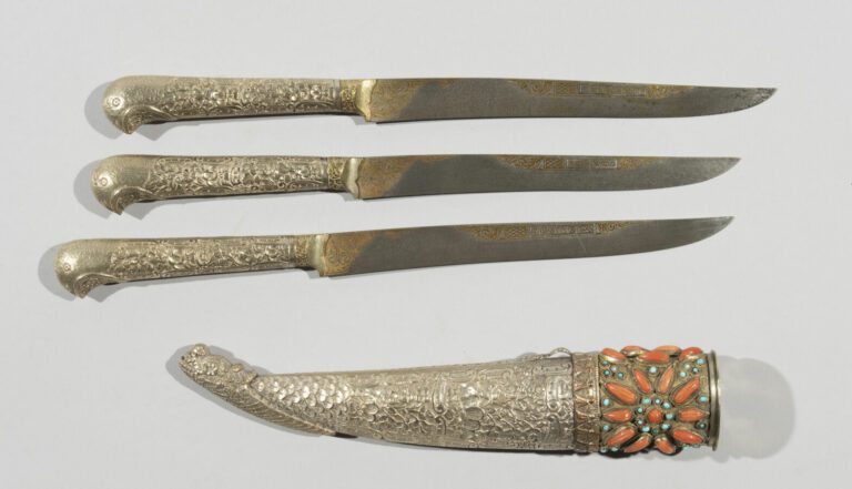 Trousse Ottomane - Acier en partie damasquiné d'or, argent bas titre, cuivre ar…