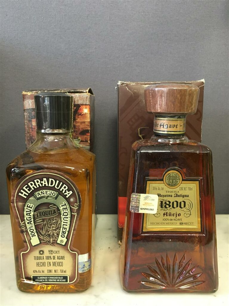 2 bouteilles, Tequila, Herradura et 1800.