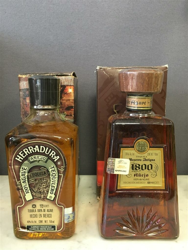 2 bouteilles, Tequila, Herradura et 1800.