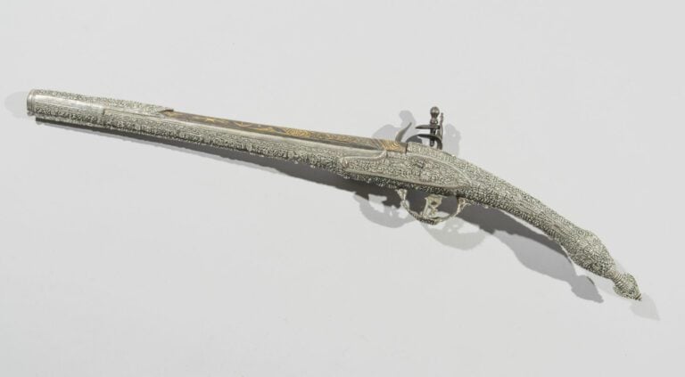 Pistolet - Argent ciselé filigranes repoussé - Balkans, Albanie ou Grèce, XIXe…