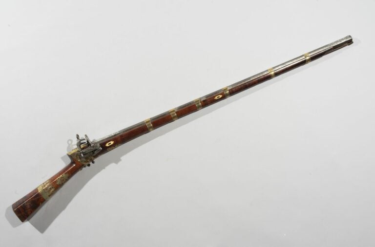 Grand Tufenk - Acier damas en partie damasquiné d'argent, bois et laiton - Turq…