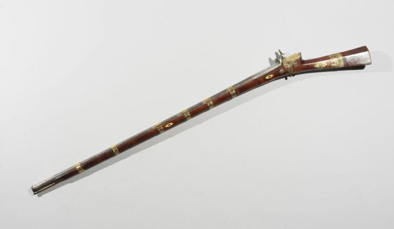 Grand Tufenk - Acier damas en partie damasquiné d'argent, bois et laiton - Turq…