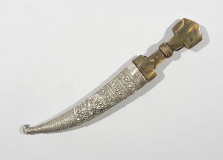Khanjar Ottoman - Acier, corne, argent - Empire Ottoman XIXe siècle - Longueur…