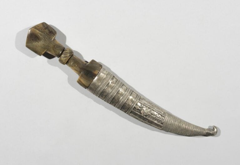 Khanjar Ottoman - Acier, corne, argent - Empire Ottoman XIXe siècle - Longueur…