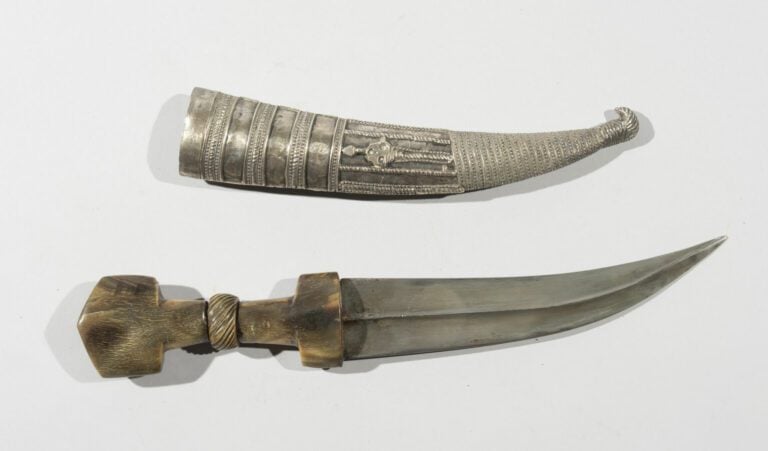 Khanjar Ottoman - Acier, corne, argent - Empire Ottoman XIXe siècle - Longueur…