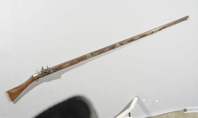 Fusil - Acier, bois, argent, laiton, os, corail,Monde Ottoman, probablement Alg…