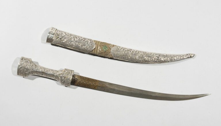 Dague Ottomane - Acier en partie damasquiné d'or, argent, fils métalliques, âme…