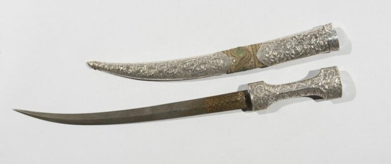 Dague Ottomane - Acier en partie damasquiné d'or, argent, fils métalliques, âme…