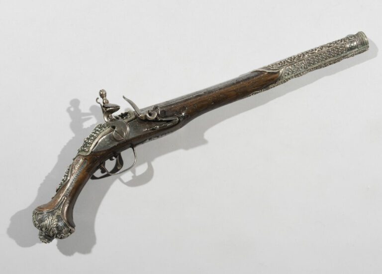 Pistolet Ottoman - Acier, bois, argent, corail - Empire Ottoman, XVII-XIXe sièc…