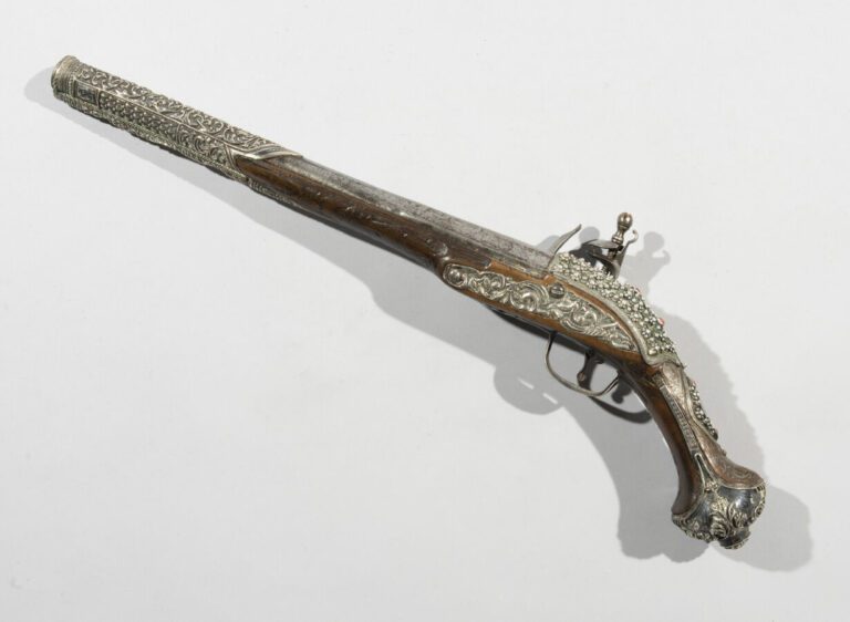 Pistolet Ottoman - Acier, bois, argent, corail - Empire Ottoman, XVII-XIXe sièc…