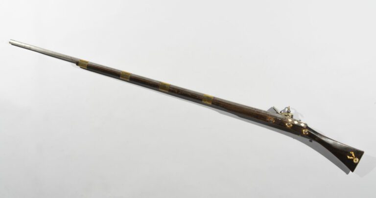 Fusil Oriental - Acier, argent, bois et os - Longueur 181,5 cm - - Fusil orient…