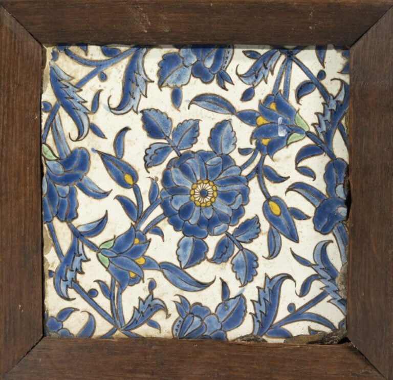 Deux carreaux en cuerda seca - Céramique à décor polychrome en cuerda seca - Ir…