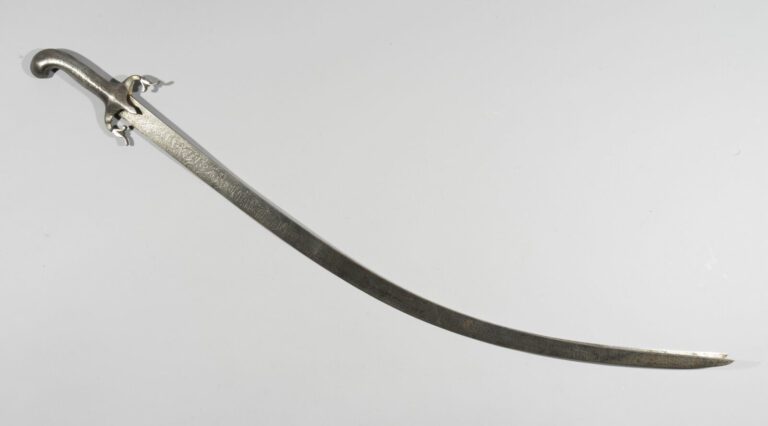 Épée bifide - Acier en partie gravé à l'acide - Iran, XIXe siècle, période Qadj…