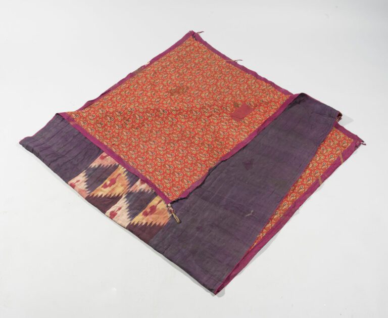 Textile ikat à décor de boteh - Asie Centrale, XXe siècle - Longueur 202 cm - -…