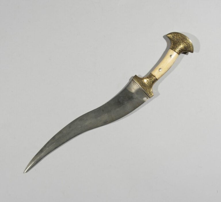 Dague - Acier, os et acier damasquiné d'or - Probablement Inde, XXe siècle - Lo…