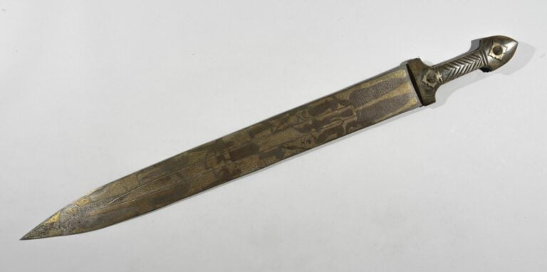 Kindjal Monumental - Caucase, fin du XIXe siècle - Longueur 106 cm - - Ce grand…