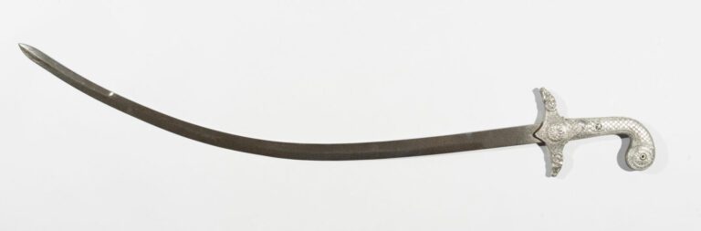 Shamshir - Acier, métal argenté - Inde, XIXe siècle - - La poignée en forme de…