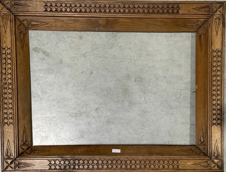 Un miroir, encadrement dans le goût écaille. 77 x 62 cm. - - On y joint : - Deu…