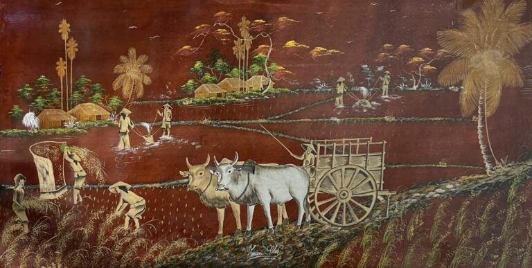 Knâm-Mu Vietnam. Femmes sur rizières. Laque sur panneau. Signé en bas au milieu…
