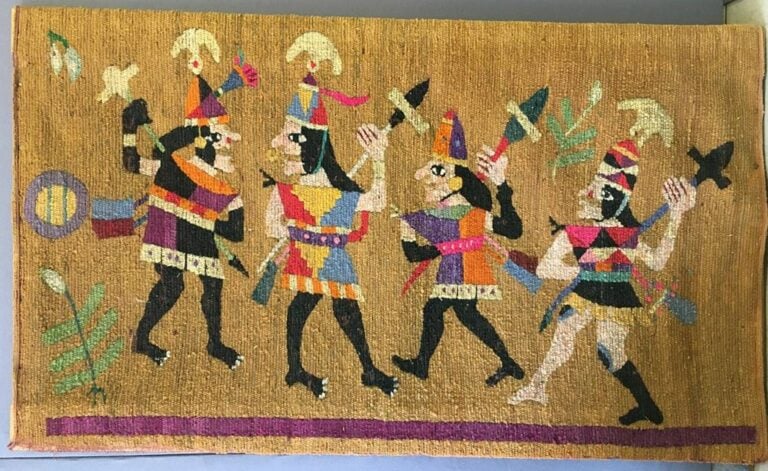 Ensemble de tapisserie au gros point dans le goût précolombien, une représentan…