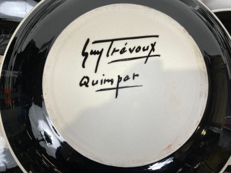 Guy TREVOUX (1920-2011). QUIMPER. - Partie de SERVICE DE TABLE en faïence compr…
