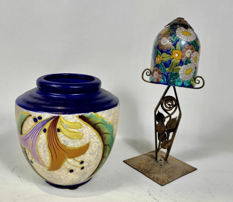 Lot comprenant : - -L. FONTINELE. VASE pansu à décor émaillé de fleurs de fuchs…
