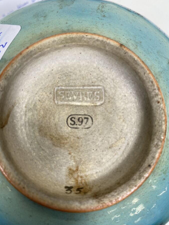 Lot de 3 VASES : - - VASE Médicis sur piédouche en céramique rouge à anses noué…