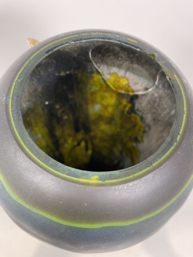 Grand VASE en verre double multicouche à décor de paysage au pont (important ac…