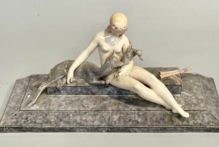 GROUPE en plâtre émaillé représentant une femme nue, une biche et son enfant. P…